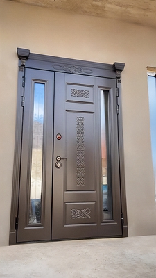 Дверь с капителью